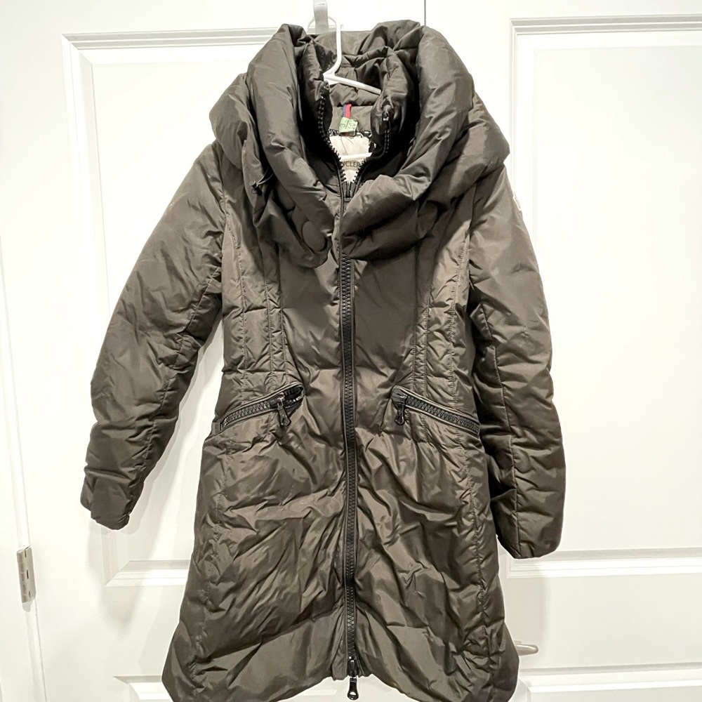 Moncler Womens Puffer Jacket size 0 olive green
